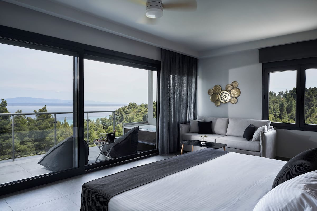 honeymoon suite, sea view | 1 bedroom, premium bedding, pillow-top beds, minibar