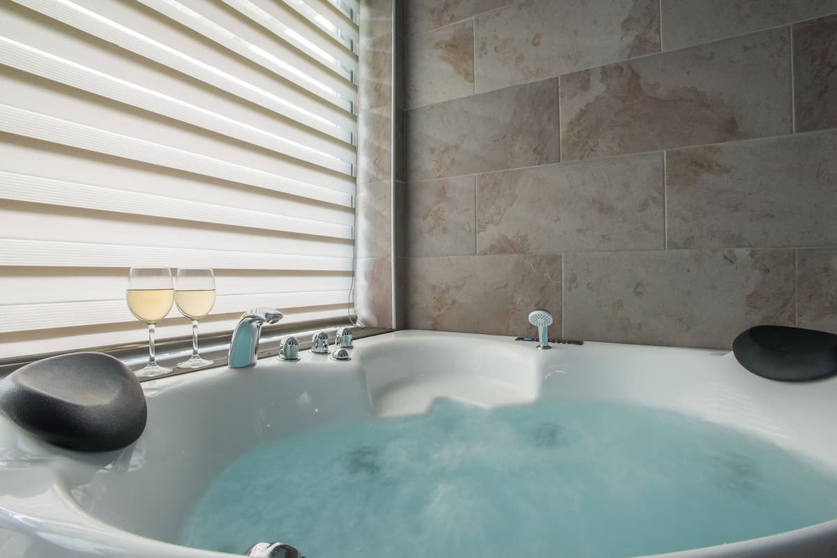 panoramic suite, sea view | jetted bathtub