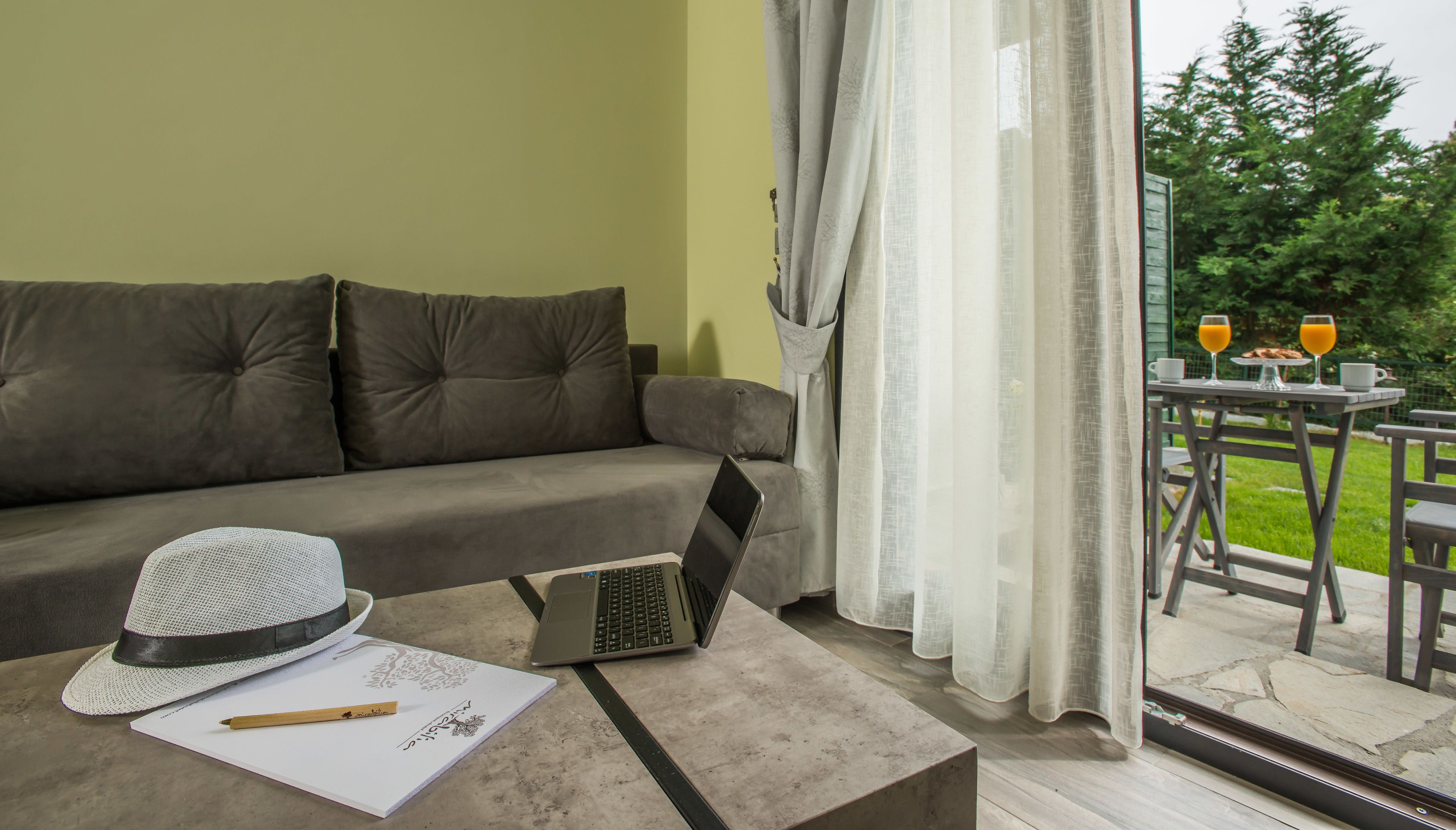 junior suite, garden view(ground floor) | living area | smart tv