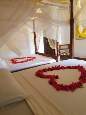 Family Room, Connecting Rooms