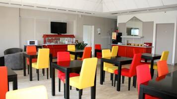 Tägliches Frühstücksbuffet gegen Gebühr