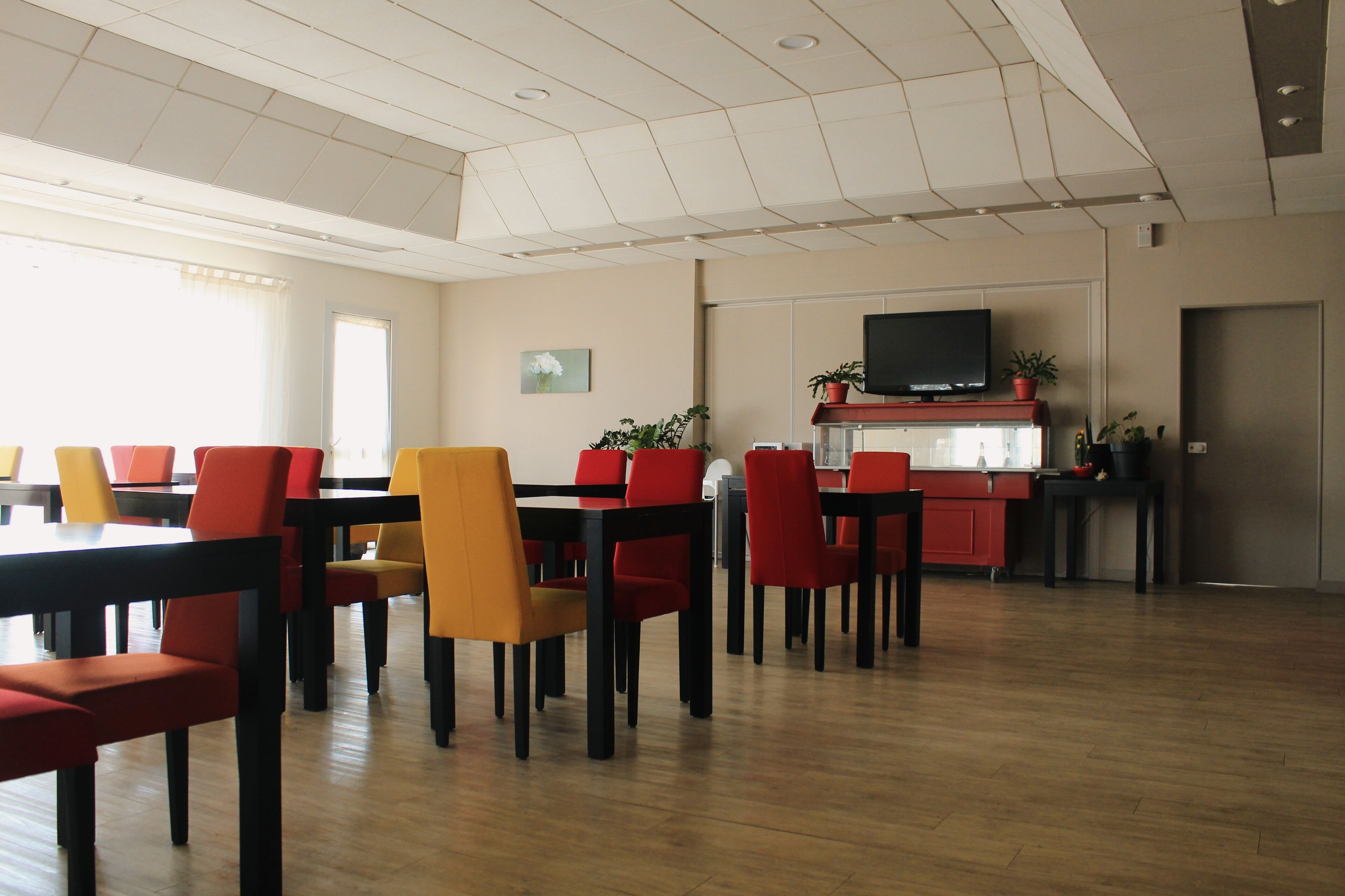 daily buffet breakfast (eur 7.50 per person)