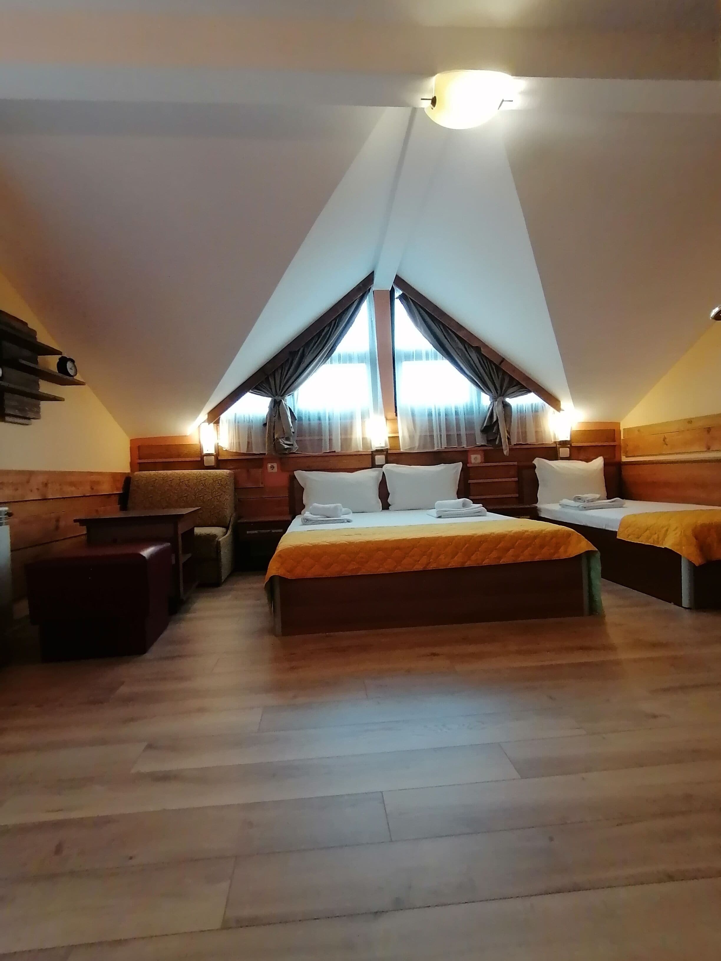 Soundproofing, free wired internet, bed sheets