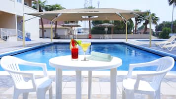 2 piscinas al aire libre