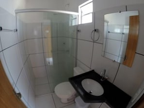 Buồng tắm vòi sen, khăn tắm