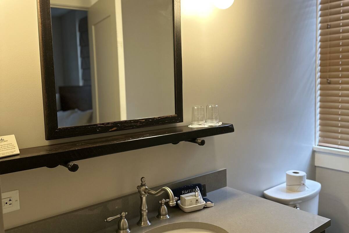 deluxe room, 1 queen bed | bathroom | shower, free toiletries, hair dryer, towels