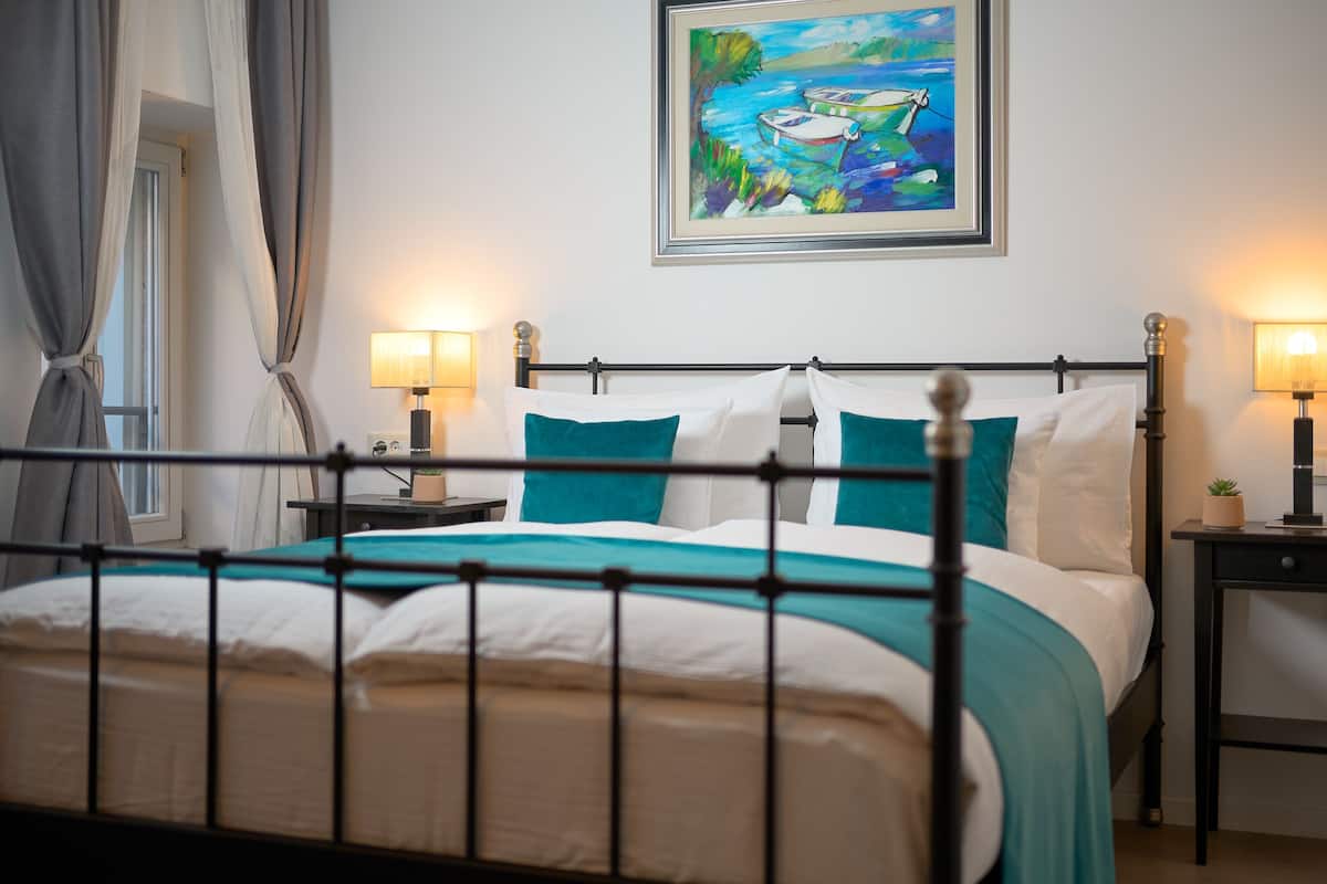 Habitación Deluxe | Ropa de cama de alta calidad, minibar, wifi gratis y ropa de cama