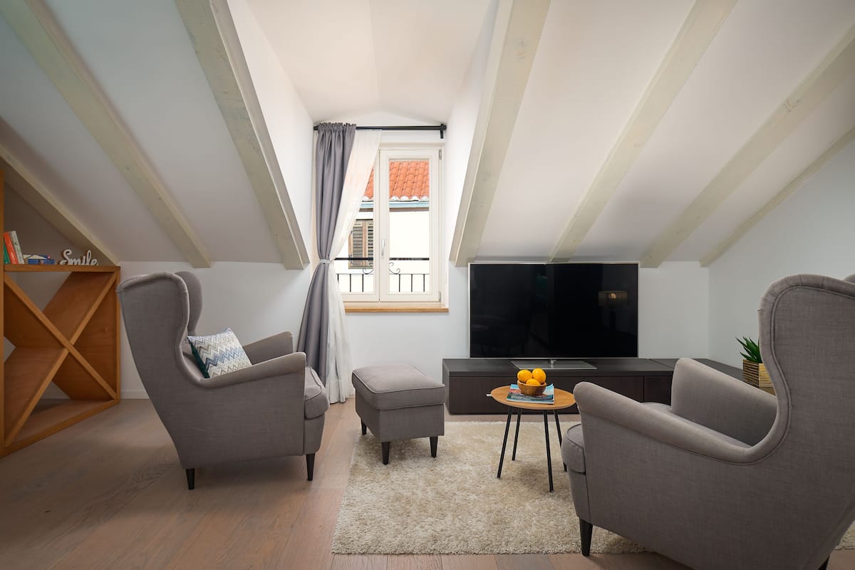 Estudio Deluxe | Ropa de cama de alta calidad, minibar, wifi gratis y ropa de cama