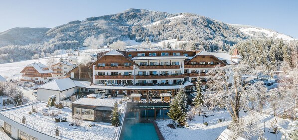 Vista frontal de la propiedad