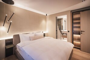 Suite de lujo | Minibar, caja de seguridad en la habitación, wifi gratis y ropa de cama