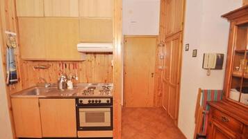 Apartemen, 2 kamar tidur | Dapur pribadi | Lemari es, kompor, dan peralatan masak/sendok-piring