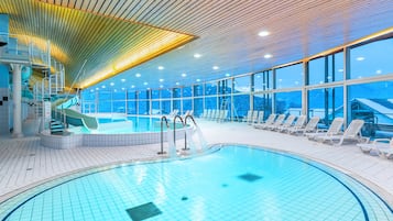 Indoor pool, sun loungers