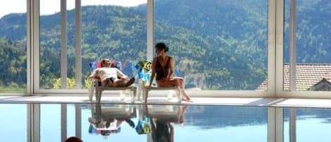 Indoor pool, sun loungers