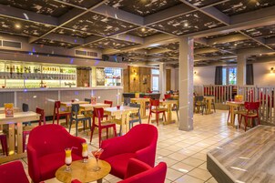 Café da manhã com buffet todos os dias mediante uma taxa
