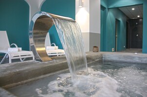 Sauna seca, banheira de hidromassagem, sauna a vapor