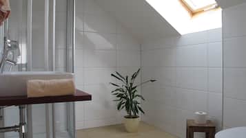 Chambre Simple Confort, 1 chambre, balcon, vue montagne | Salle de bain