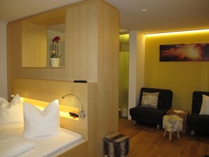 Deluxe Double or Twin Room, 1 Bedroom, Mountainside | In-room safe, desk, soundproofing, free WiFi - Gasthof Ochsen (Hittisau)