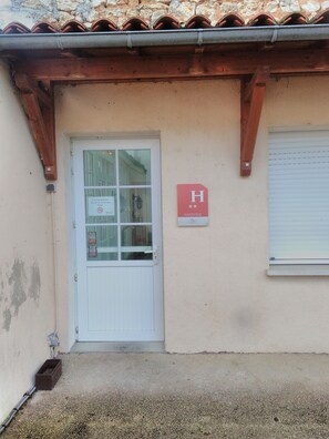 Entrée de l’hébergement