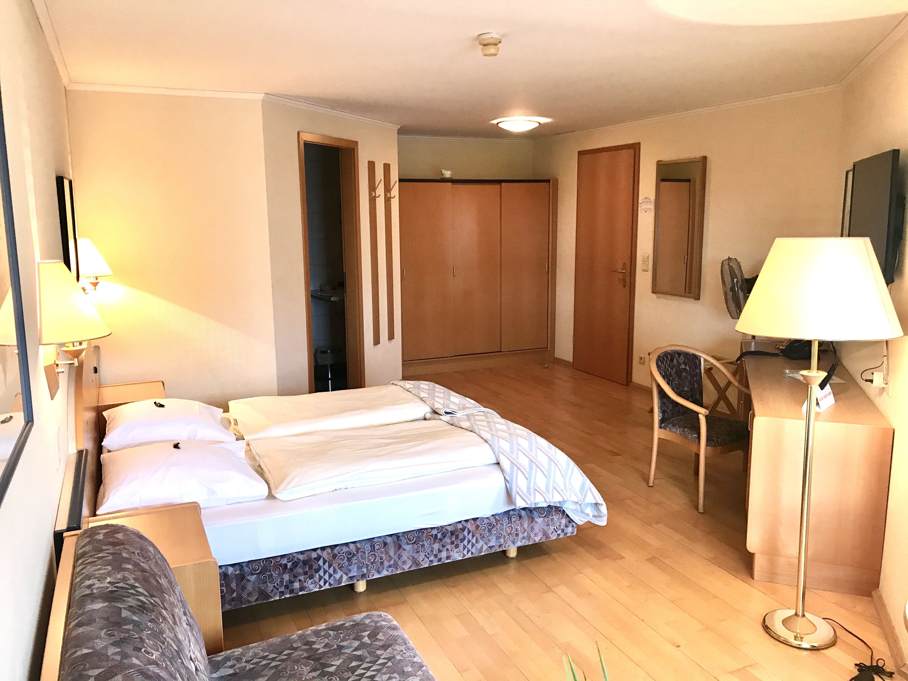 room | premium bedding, individually decorated, individually furnished, desk