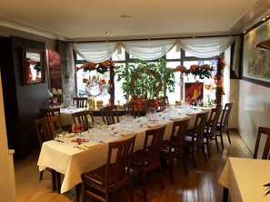 Petit déjeuner, déjeuner et dîner servis sur place, plats Cuisine belge 