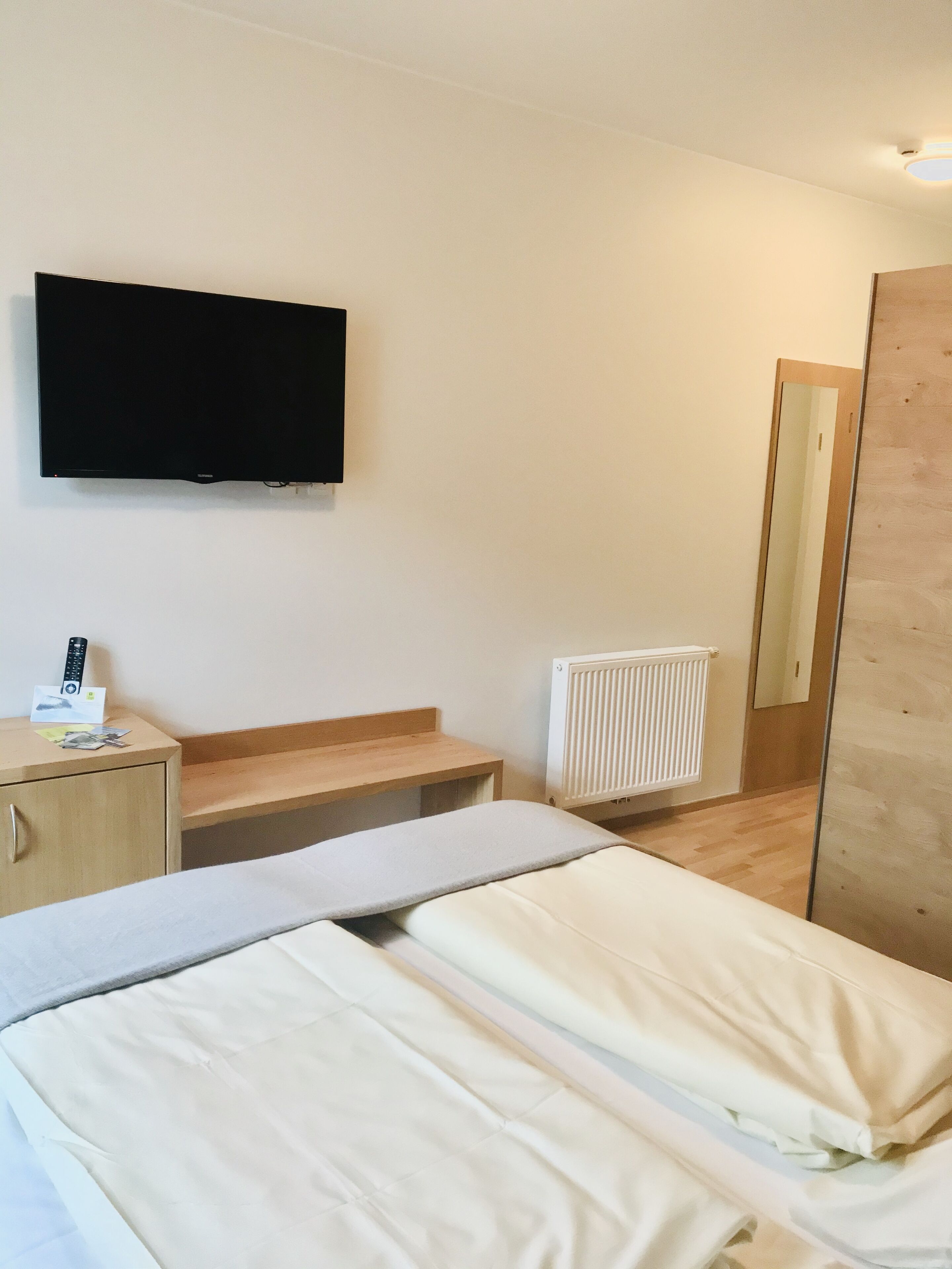 room | premium bedding, individually decorated, individually furnished, desk