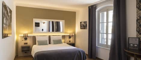 Double or Twin Room | In-room safe, desk, blackout drapes, iron/ironing board