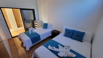 Traditional Double Room | Down duvets, desk, iron/ironing board, free WiFi
