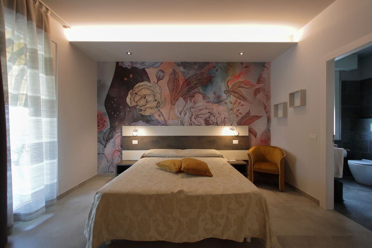 Coffres-forts dans les chambres, bureau, Wi-Fi gratuit, draps fournis