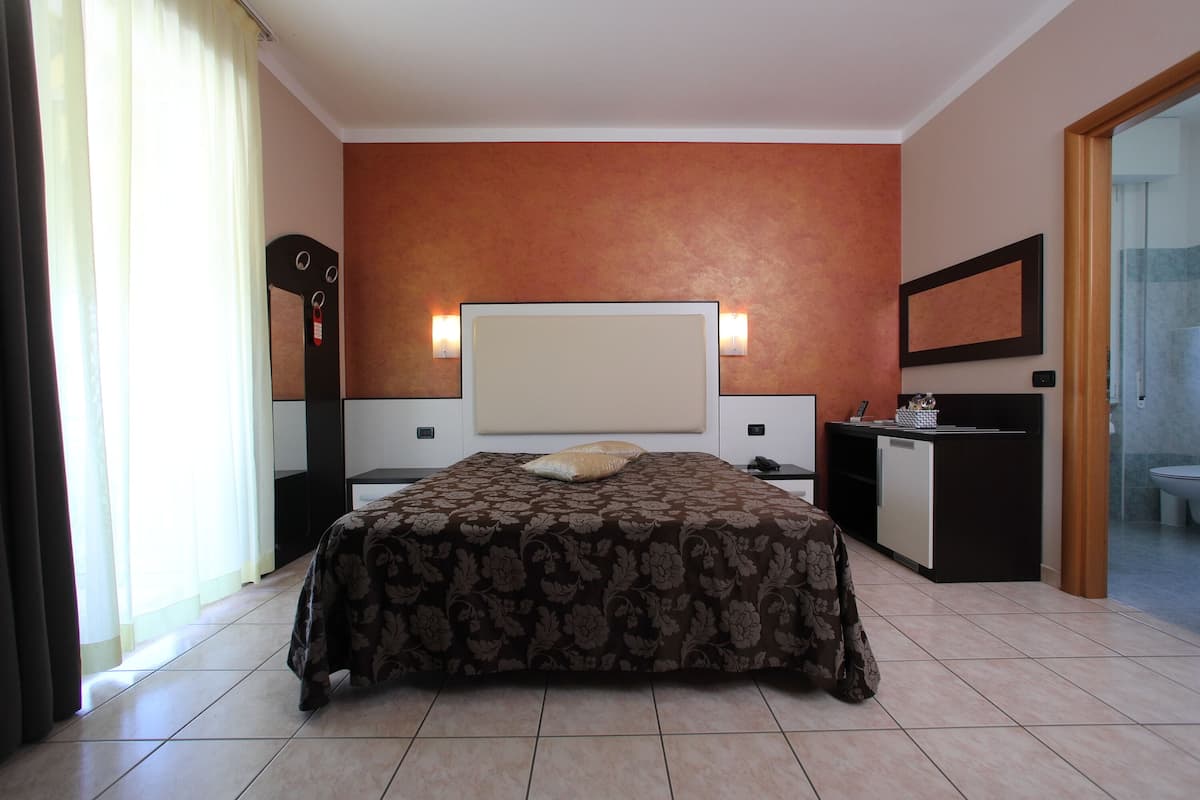 In-room safe, desk, free WiFi, bed sheets