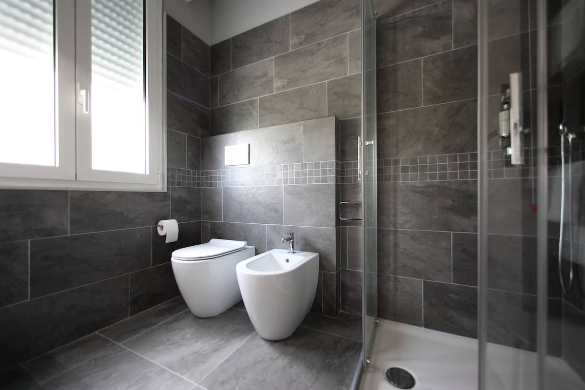 superior double room, 1 double bed, lake view | bathroom | shower, free toiletries, hair dryer, bidet