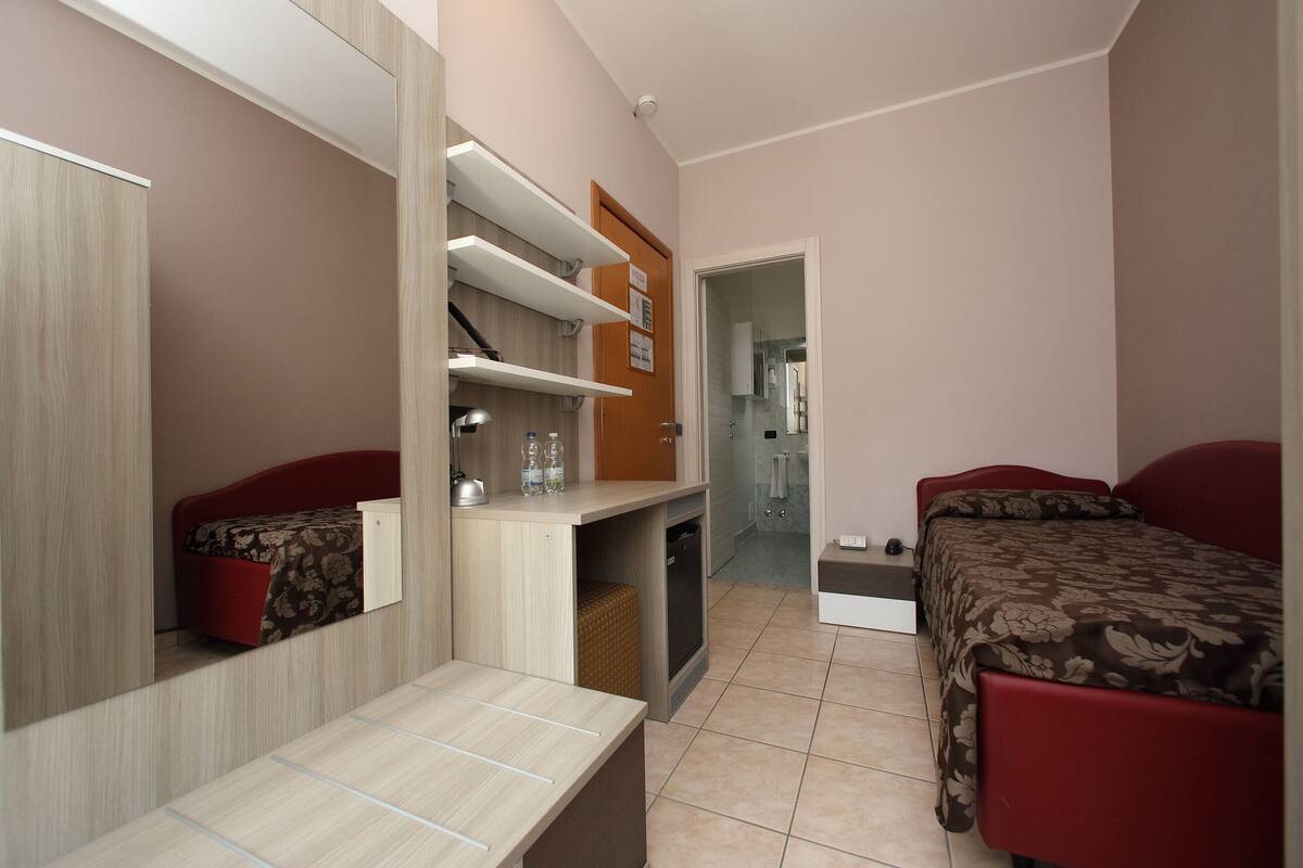 Coffres-forts dans les chambres, bureau, Wi-Fi gratuit, draps fournis