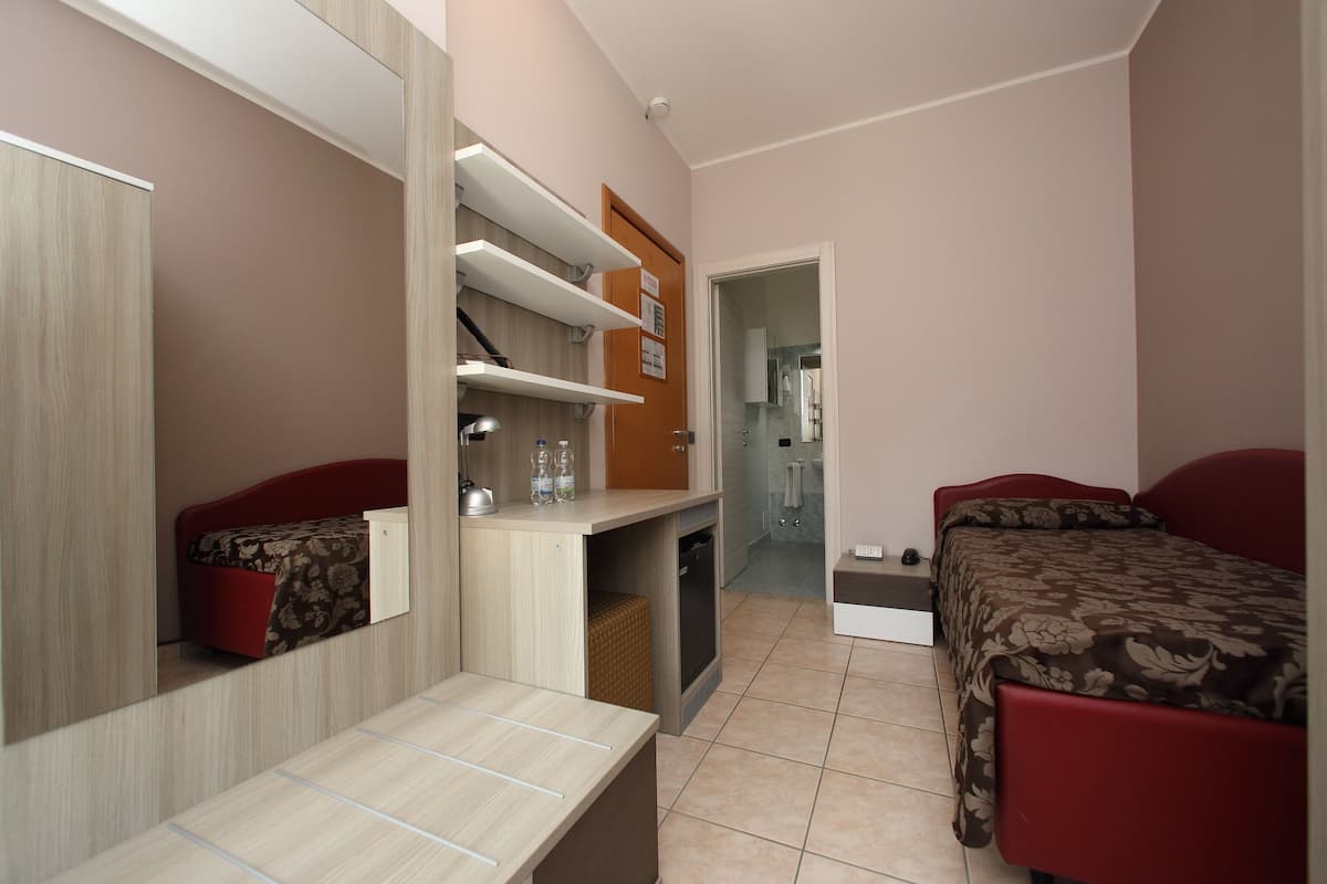 Basic Single Room, Garden View