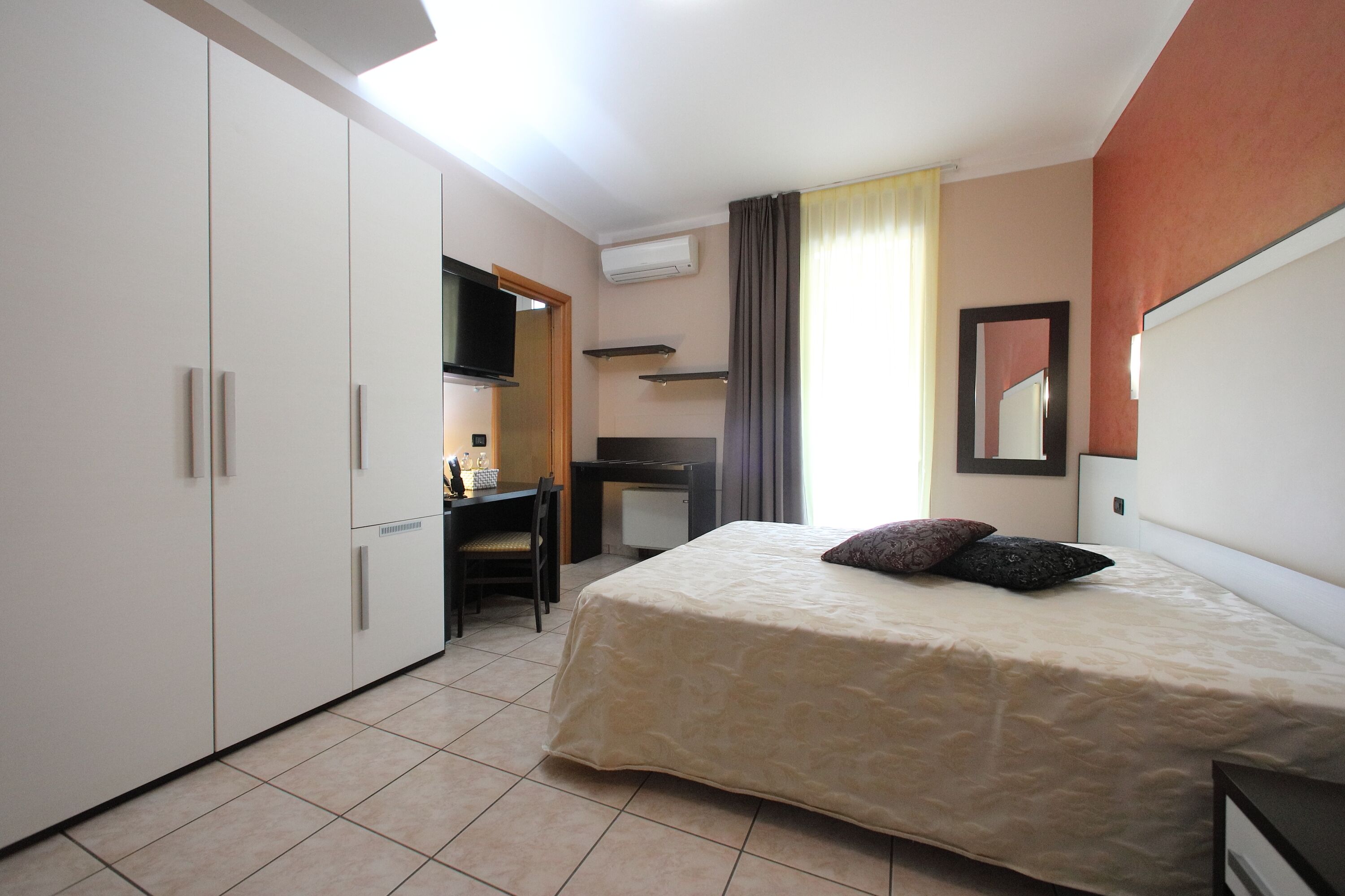 standard double room, balcony, lake view | in-room safe, desk, free wifi, bed sheets