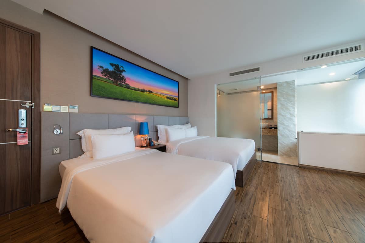 Senior Deluxe Triple Room, City View