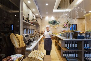 Daily buffet breakfast for a fee - Aaron (Nha Trang)