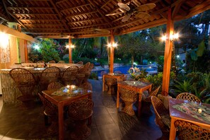 Free daily local cuisine breakfast - Villas Nicolás - Adults Only (Quepos)
