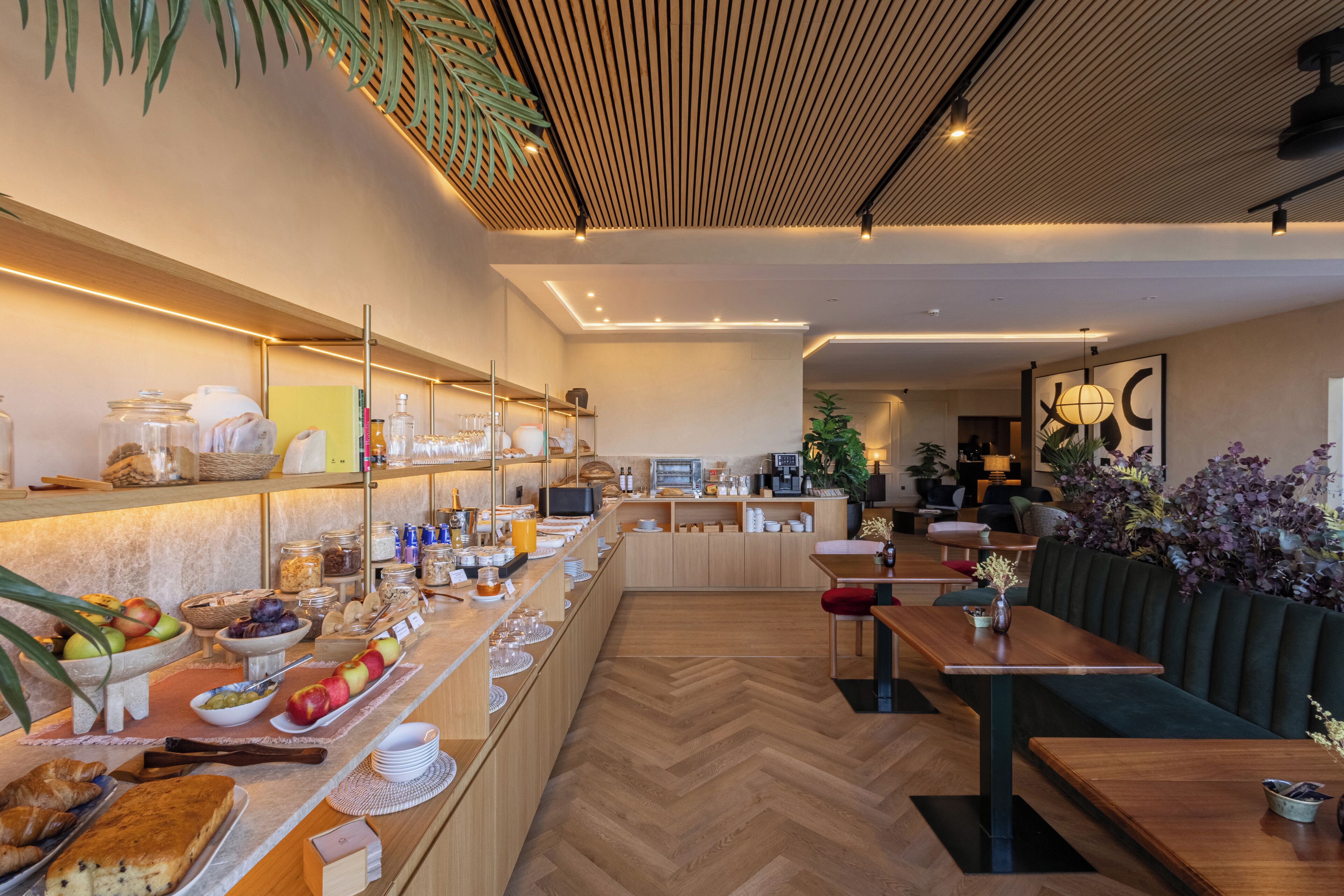 Daily buffet breakfast (EUR 13.50 per person)