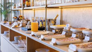 Daily buffet breakfast for a fee