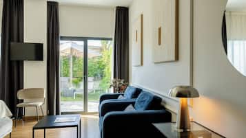 Deluxe Room | Living area