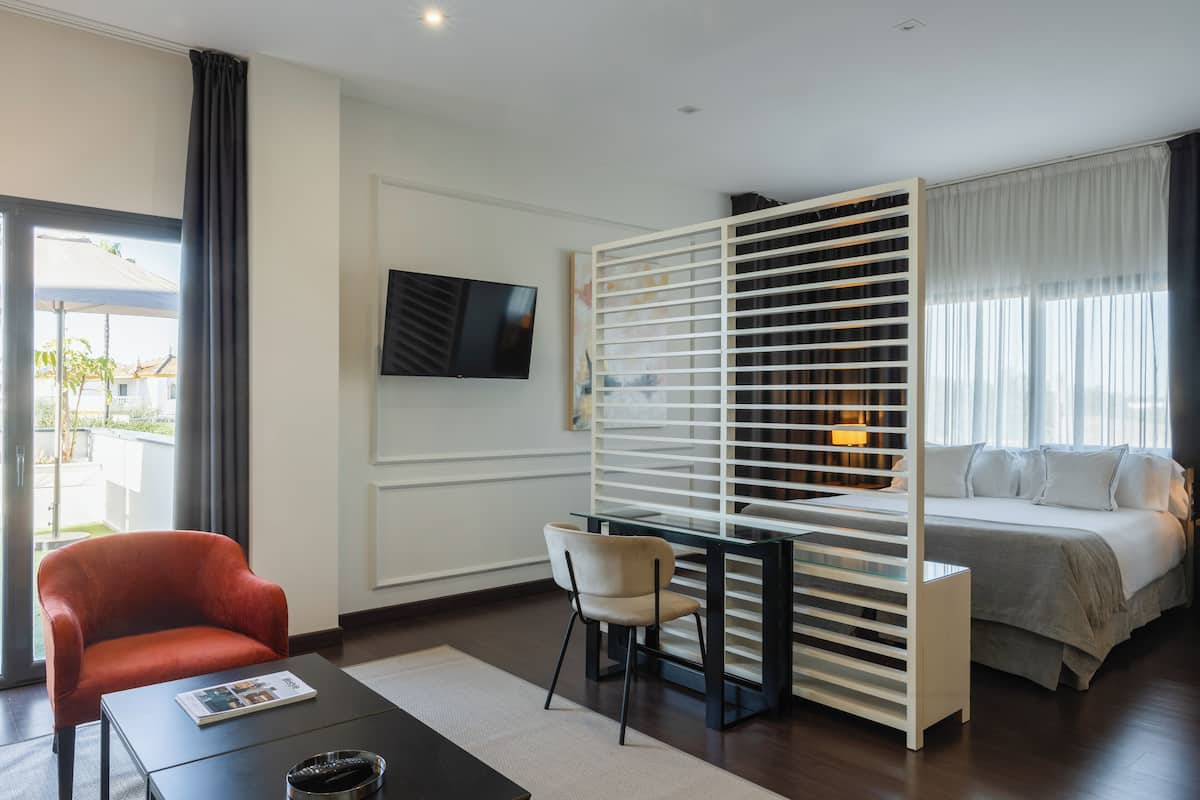 Deluxe Studio | Premium bedding, down comforters, memory foam beds, minibar