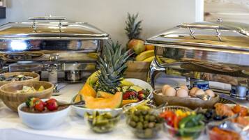 Free daily buffet breakfast