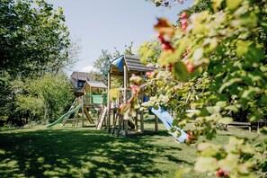 Children’s play area – outdoor