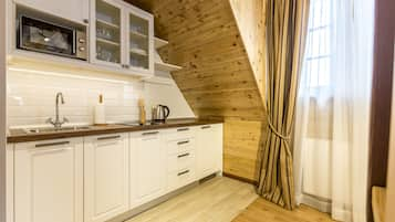 Suite Deluxe (one bedroom) | Private kitchenette