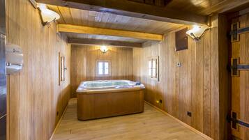 Bain à remous intérieur