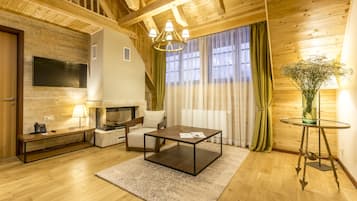 Luxury Suite (two bedroom) | 起居区 | 等离子电视