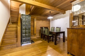 Lodge Pinus | Khu vực ăn uống tại phòng