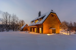 Courtyard - Fenomen Plitvice (Plitvicka Jezera)