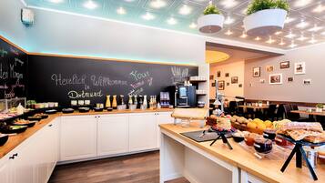 Se ofrece un desayuno a la carta (12.90 EUR por persona)