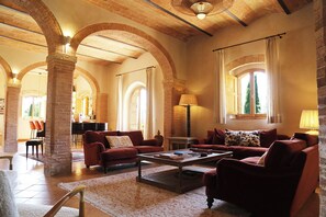 Villa | Wohnbereich | Flachbildfernseher