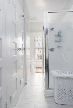 Suite, 1 Bedroom, City View (Peppenelli) | Bathroom | Shower, free toiletries, towels - Antoinette's Apartments & Suites (Cape May)